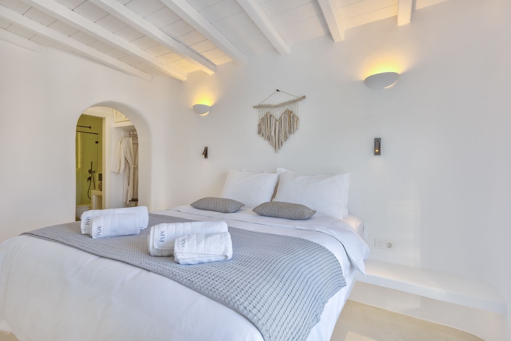 LUXURY, SUITE