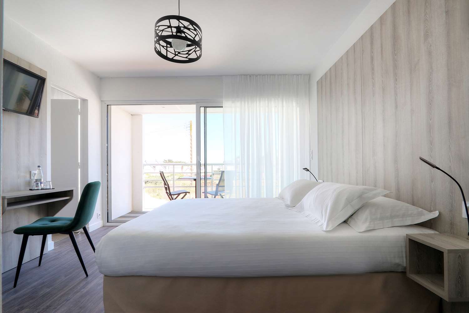 Classic, Queen Bed