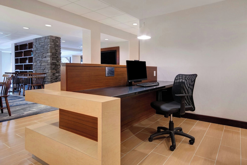 Fairfield Inn Amp Suites By Marriott Rochester West Greece 46/50