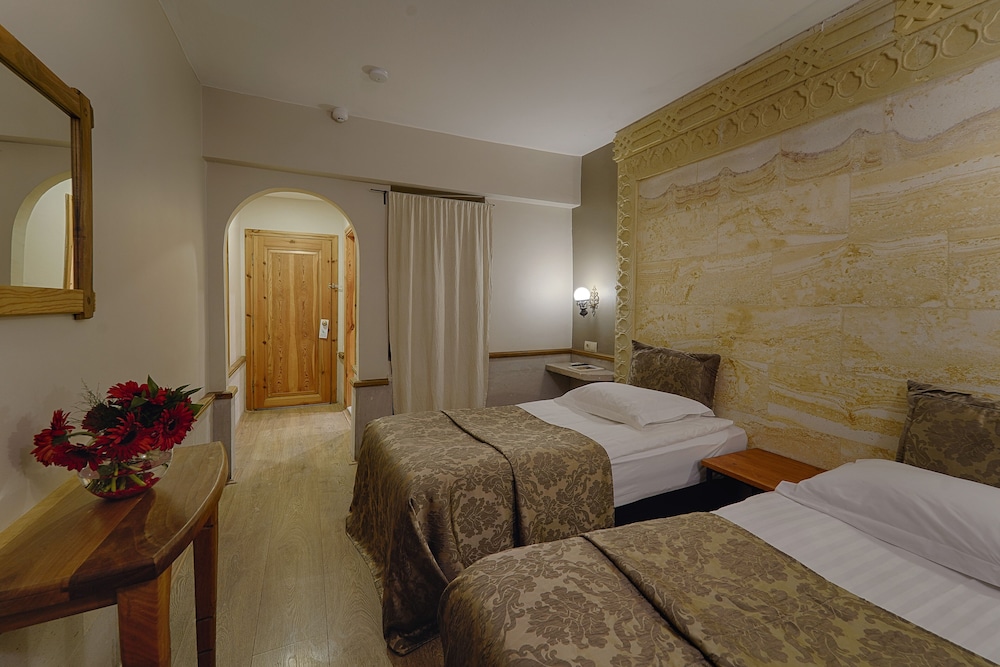 Heybe Hotel 11/50