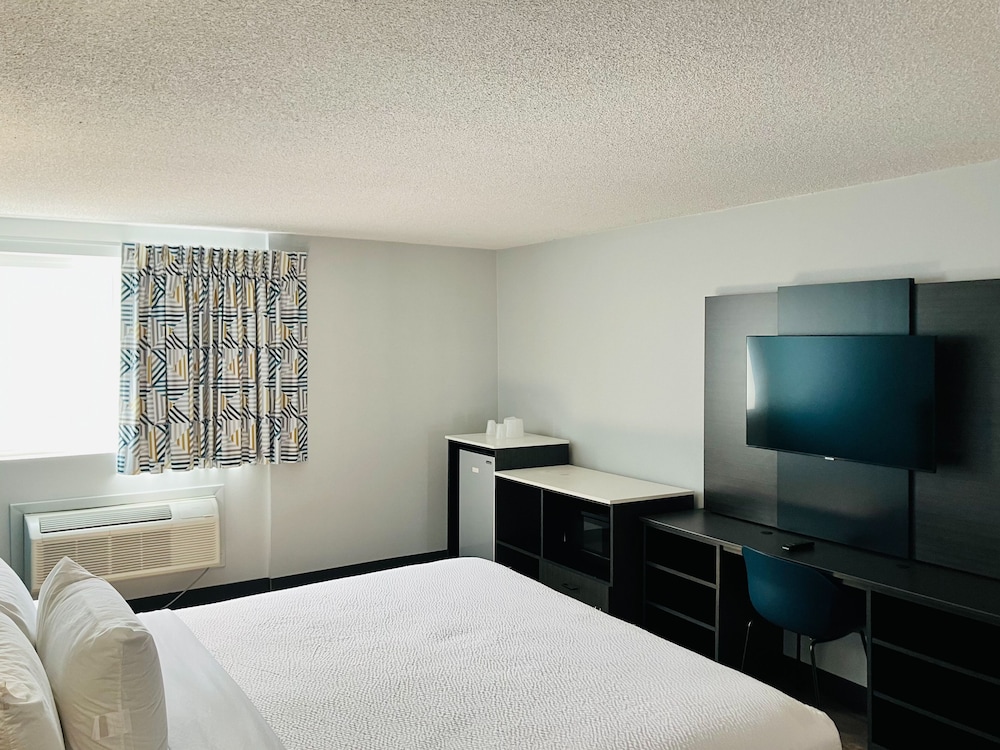 Studio6 Suites Carson, CA 17/37