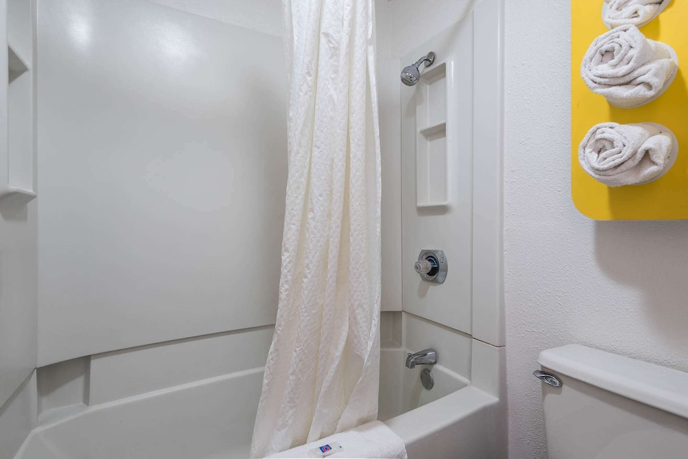 Motel6 Bridgeview, IL 63/64