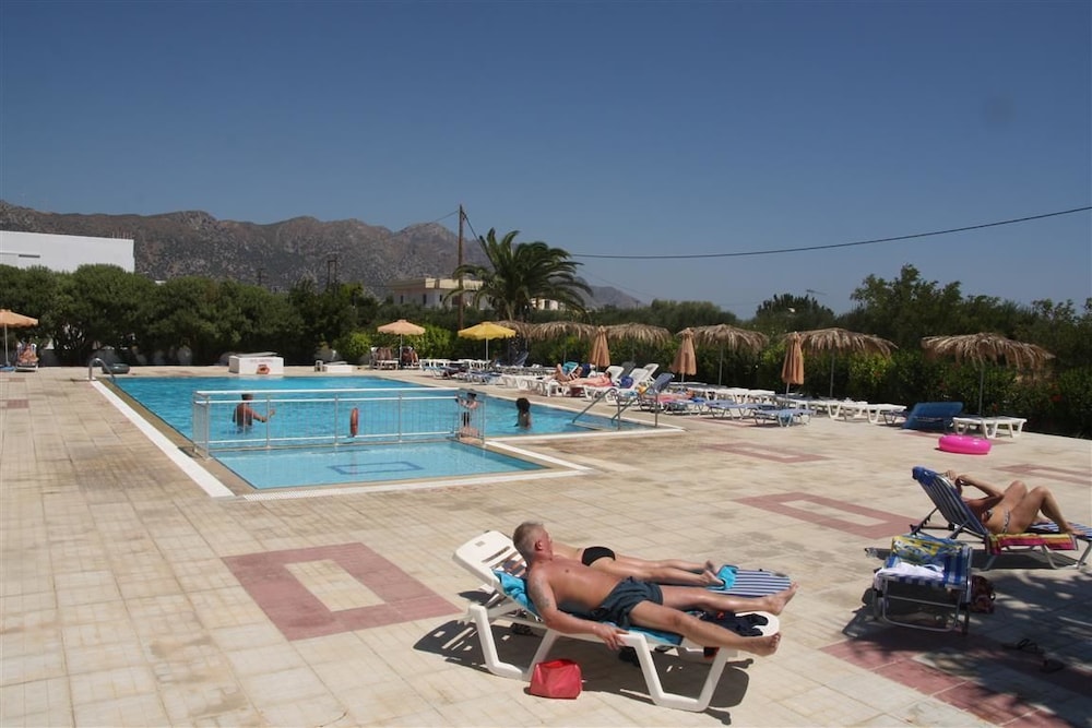 NIKOS 2 STUDIOS AND APARTMENTS 19/25