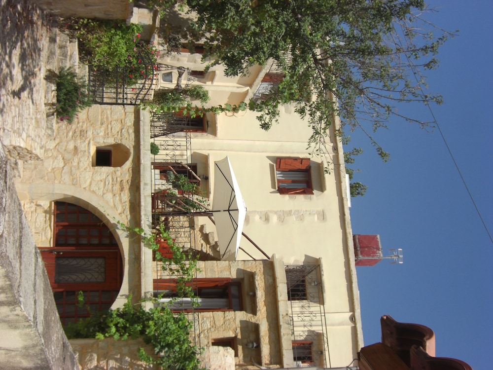 Patriko Traditional Residence 5/50