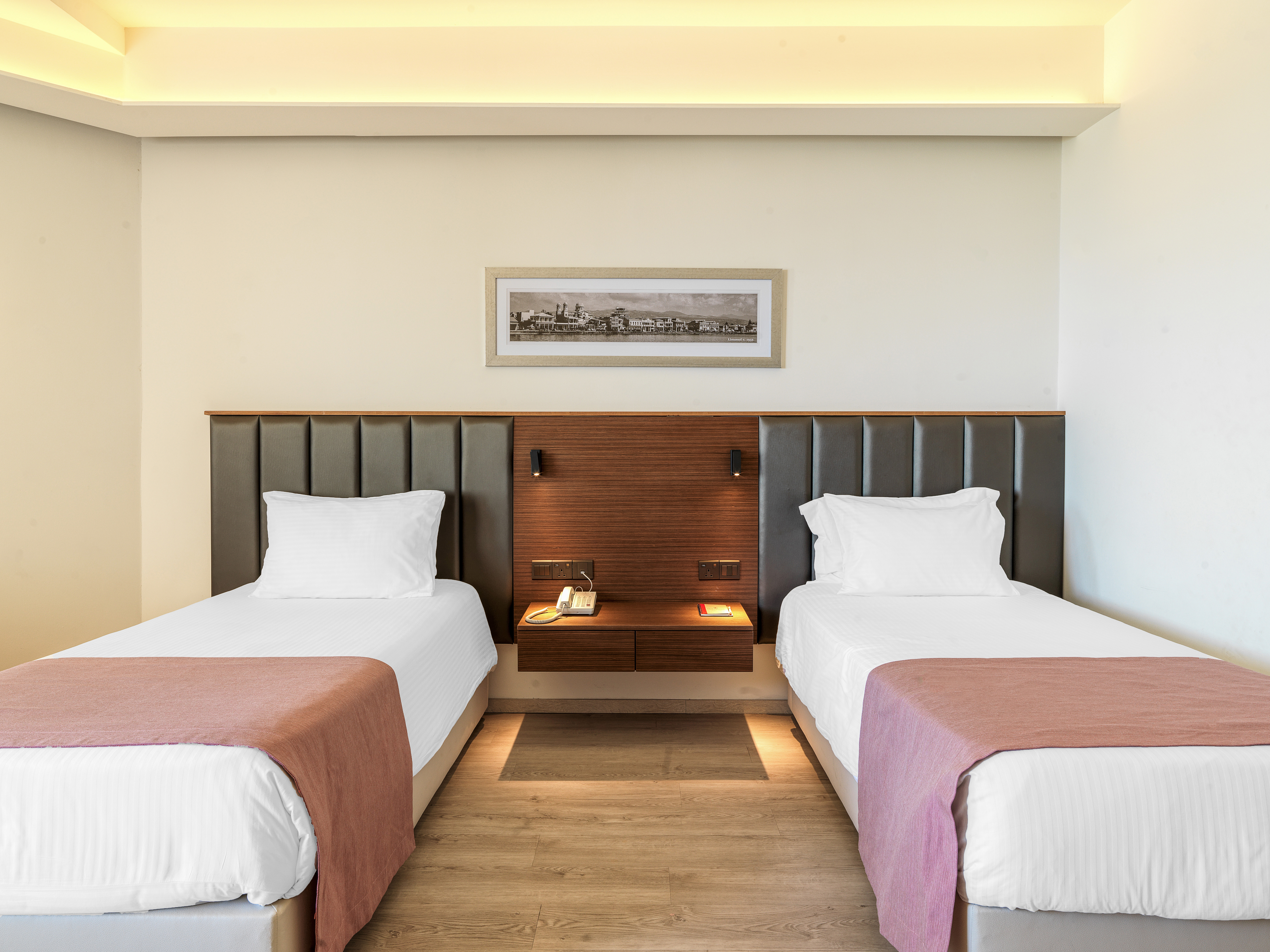 TWIN ROOM INLAND VIEW