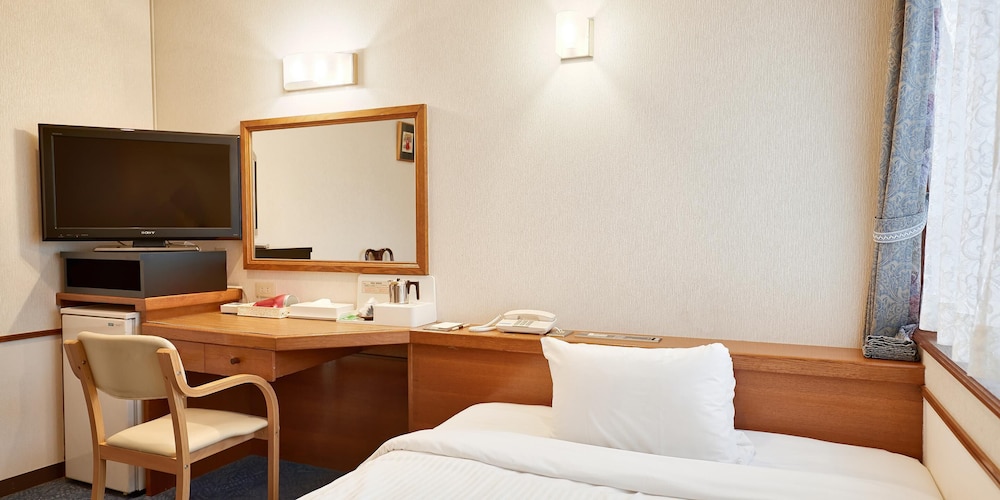 Crown Hotel Okinawa 67/75