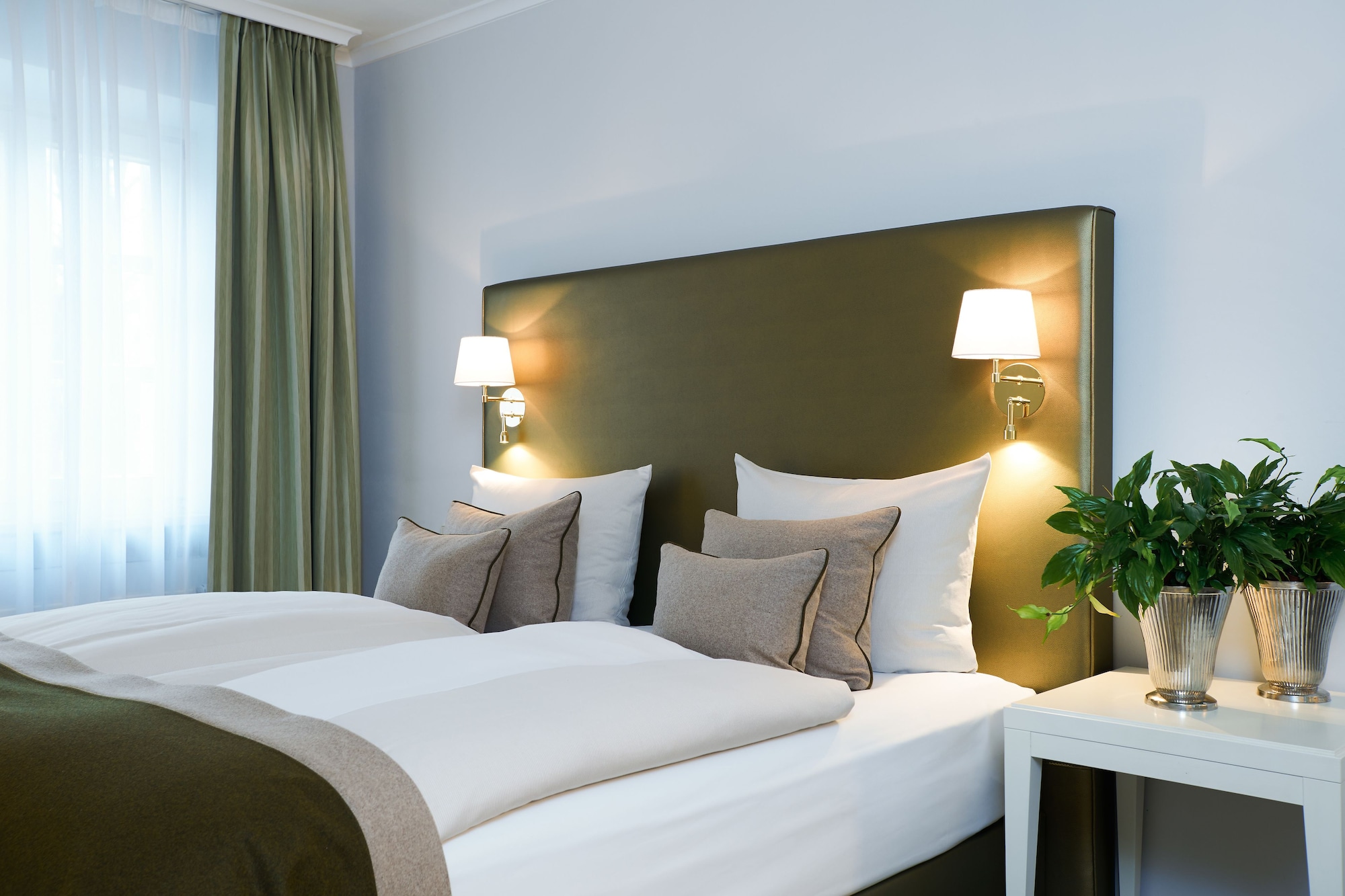 BUSINESS, DOUBLE BED