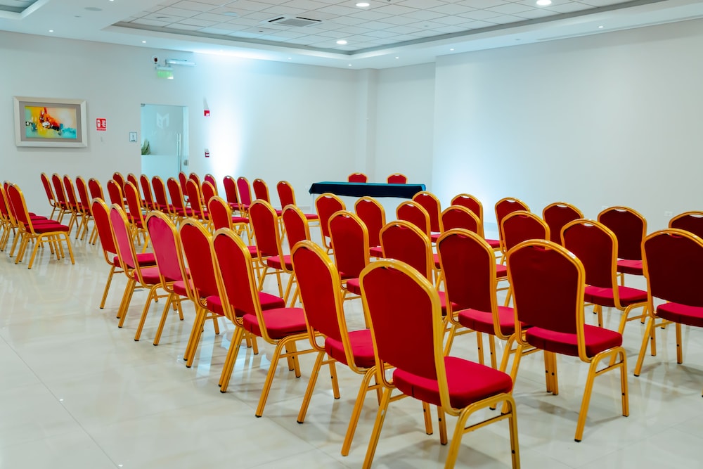 Megal Suites Hotel 39/45