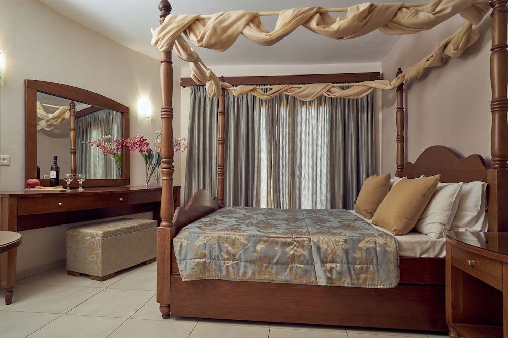 ROOM, DOUBLE BED