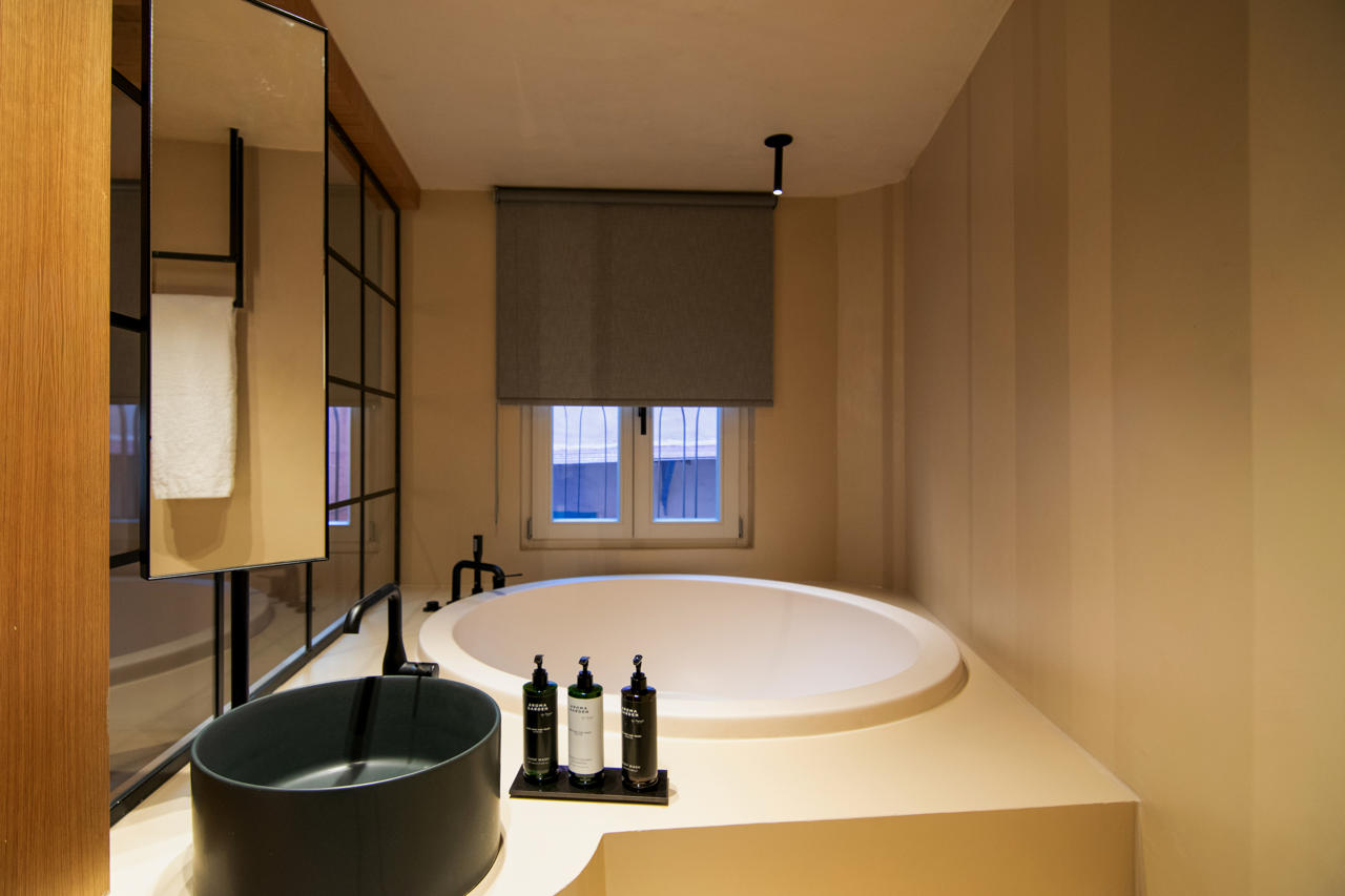 Consolato Boutique Suites 93/94