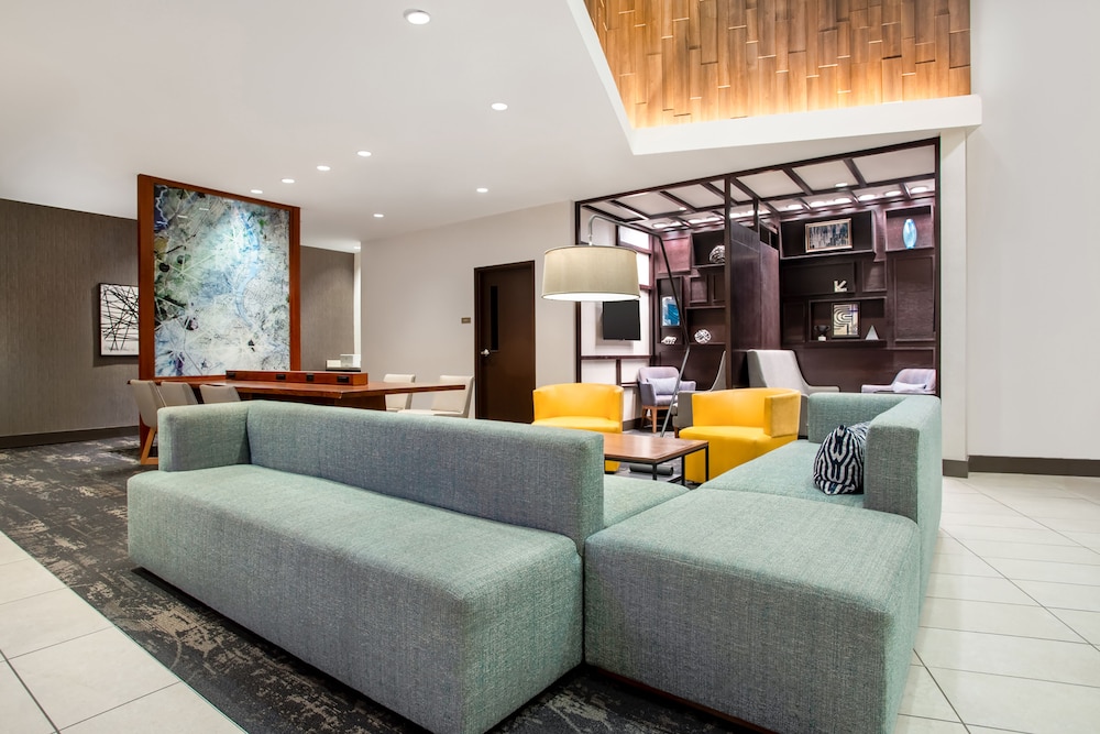 Hyatt Place Austin Airport 8/66