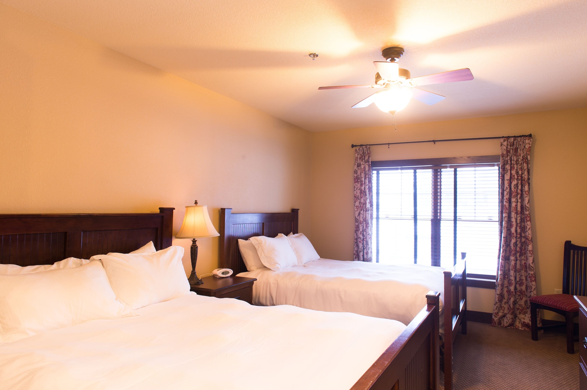 Room, 2 Queen Beds, Lake View