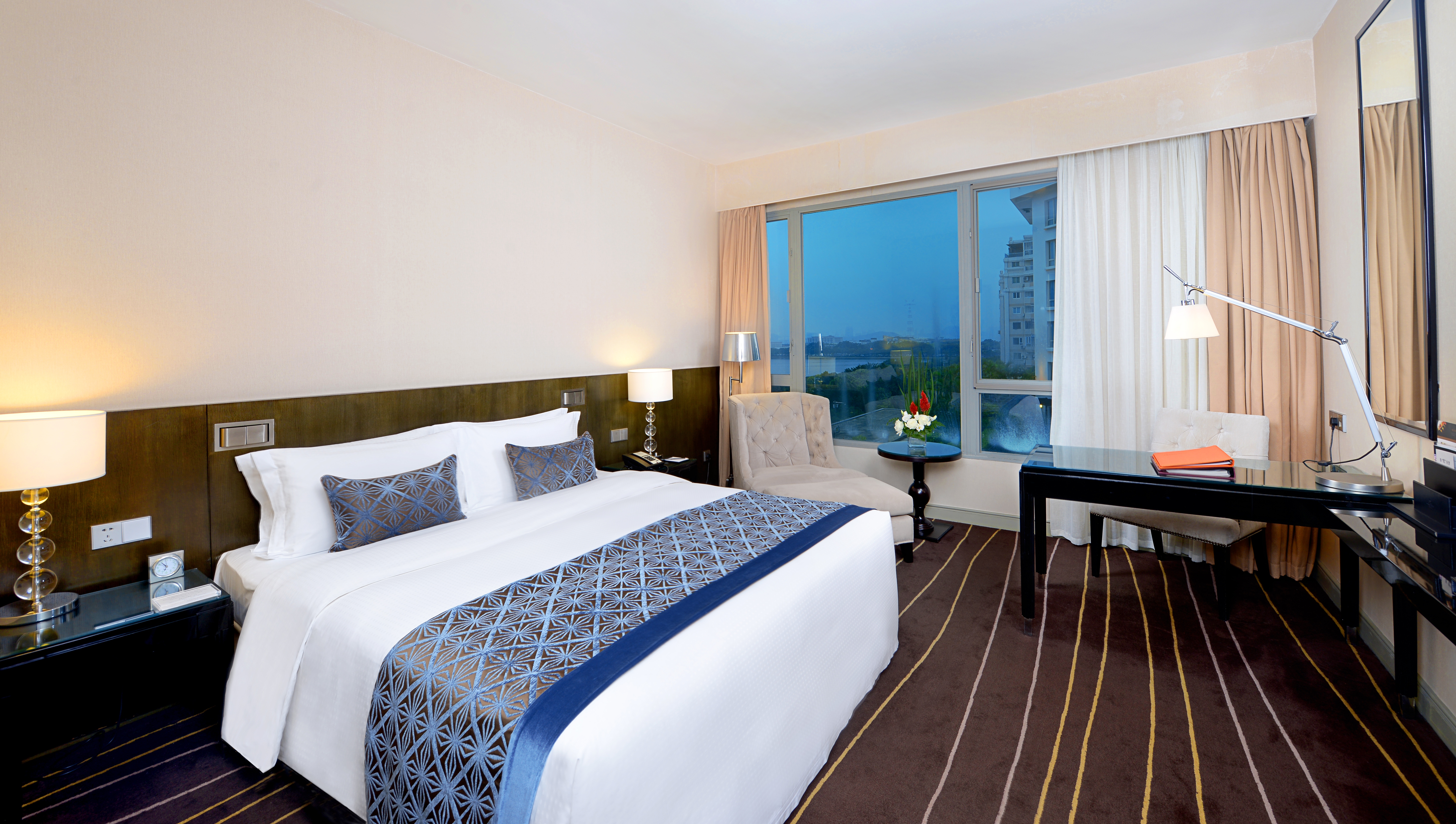 Deluxe, Double Bed, City View