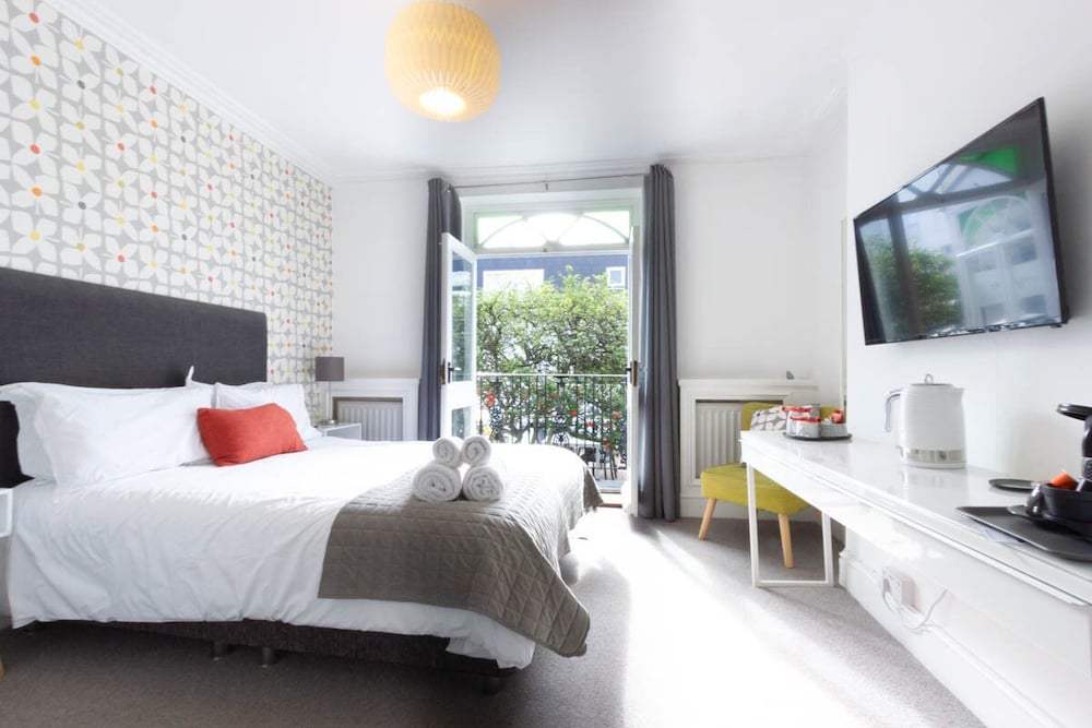 LUXURY, KING BED, BALCONY