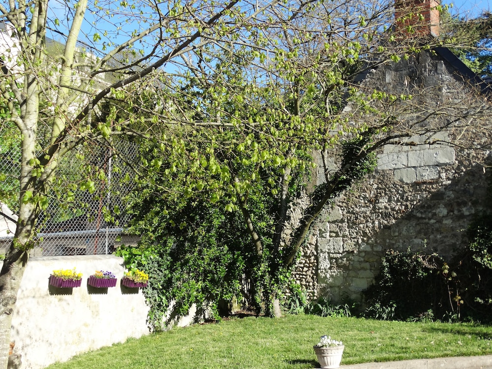 Le Castel Fleuri Hotel 51/61