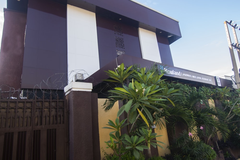 Newland Luxury Apartments 3/50