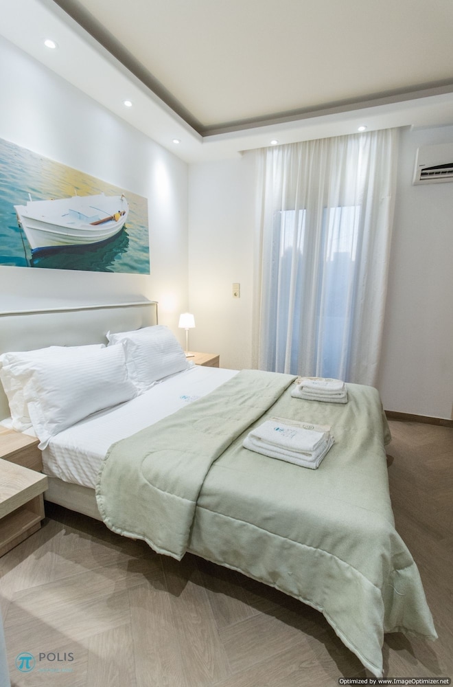 غرفة كلاسيكية بسرير كوين وسرير فردي، Polis of Naxos 2/10