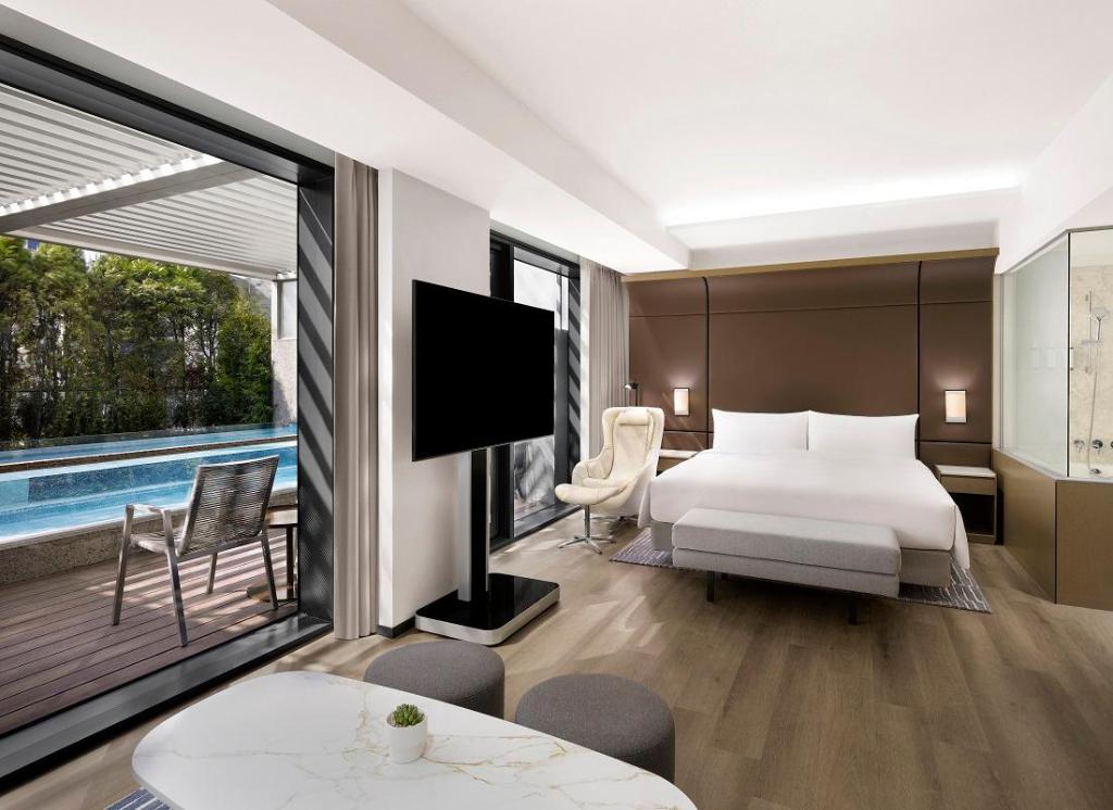 1 Bedroom, Suite, King Bed, Private Poolterrace, Club Lounge Access