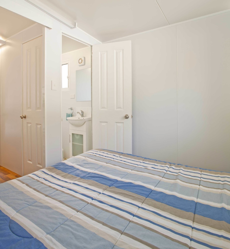 1 Bedroom, Studio, Cabin, 1 Queen and 2 Bunk Beds