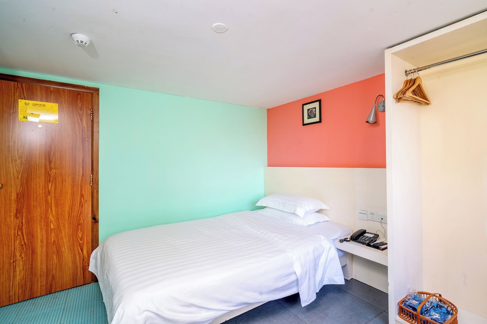 LN White House Hotel 26/48