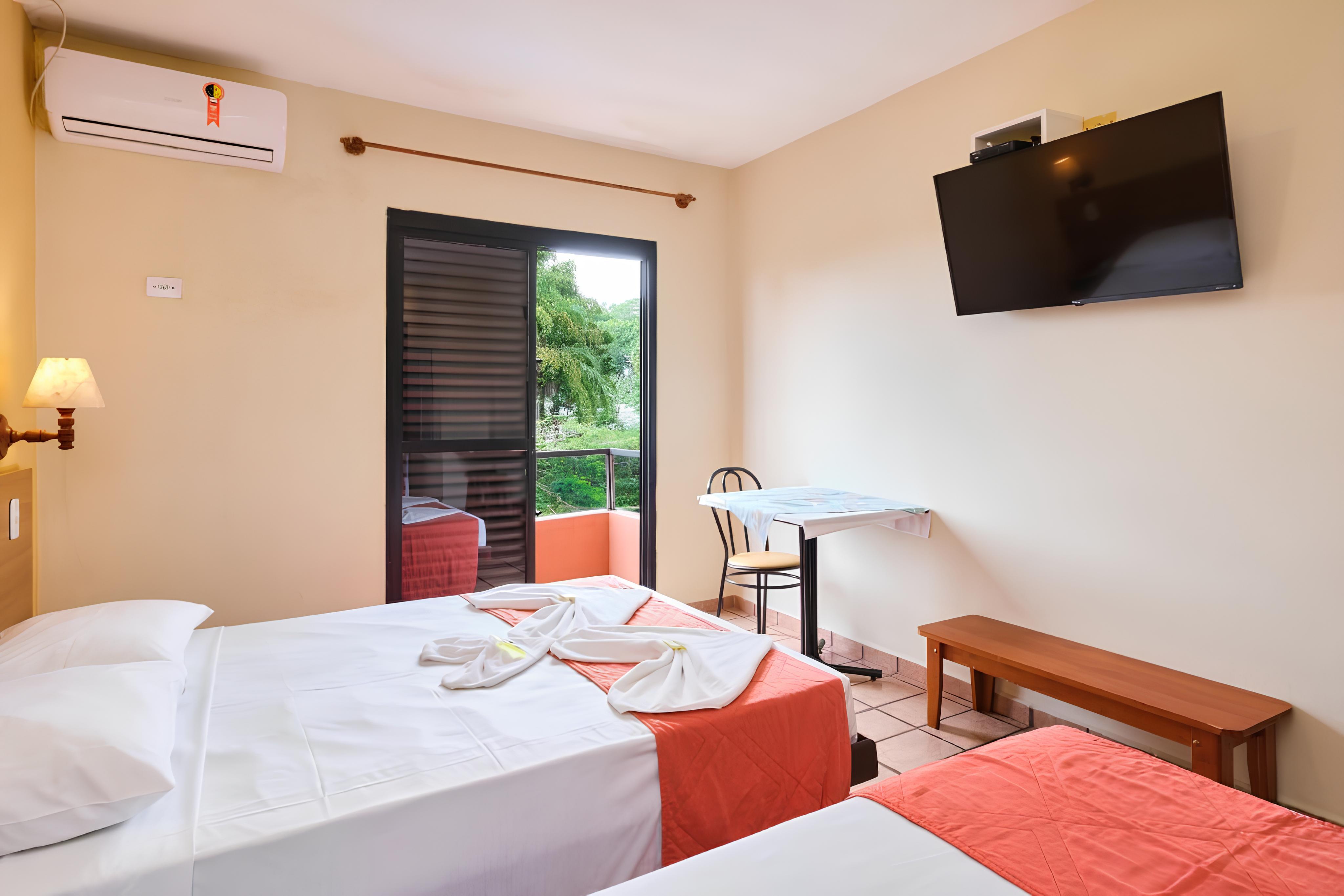 غرفة ديلوكس رباعية بإطلالة على الجبل، Hotel Ponta das Toninhas 2/3