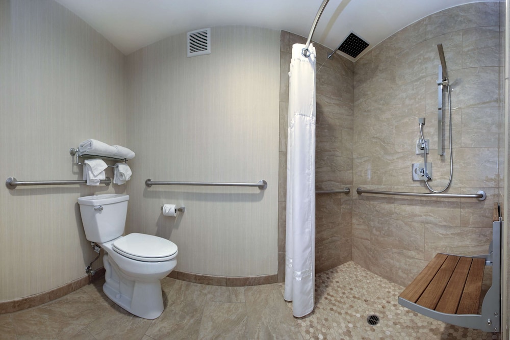 Best Western Plus Carriage Inn 39/78