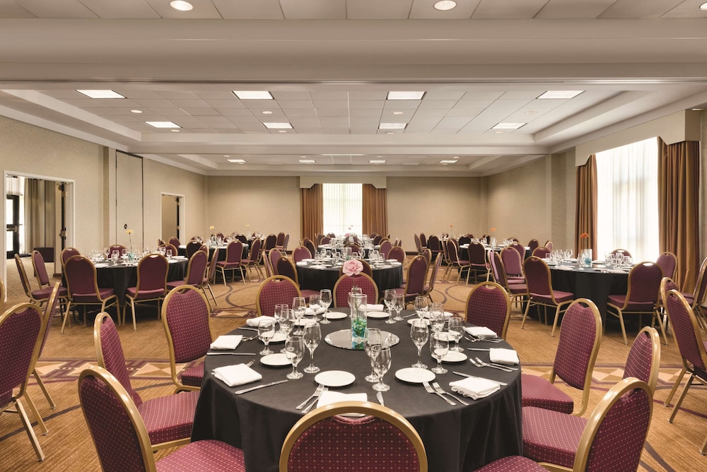 Doubletree By Hilton Milwaukee 48/58