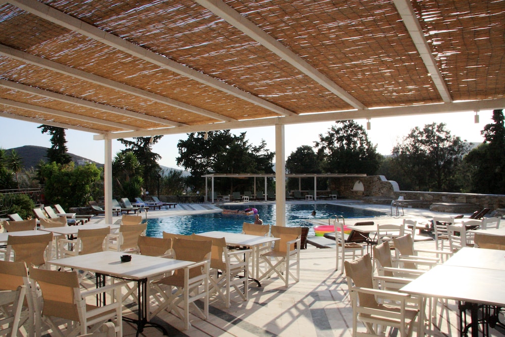 Armadoros Hotel / Ios Backpackers 28/47
