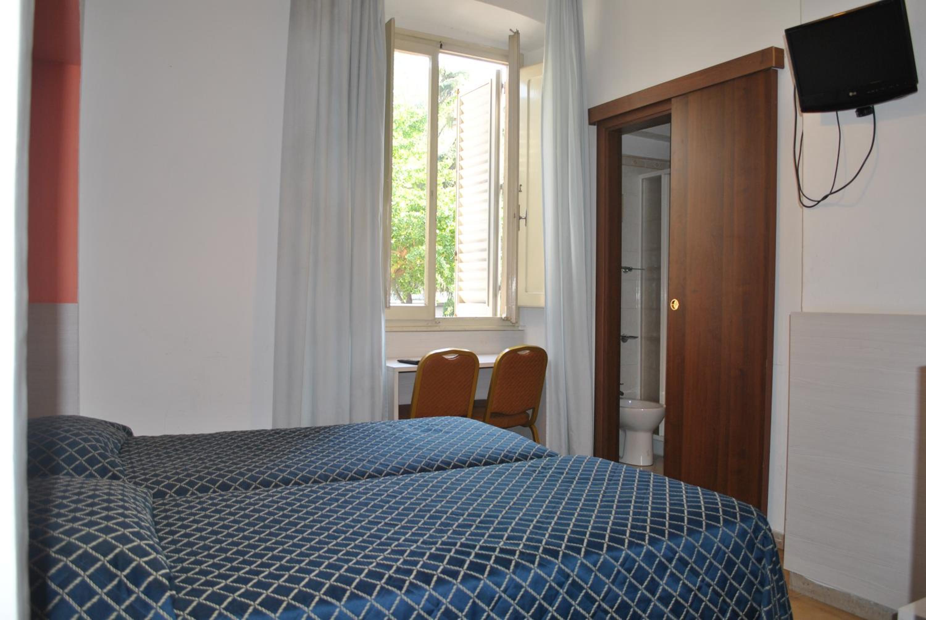ECONOMY, DOUBLE OR TWIN BED