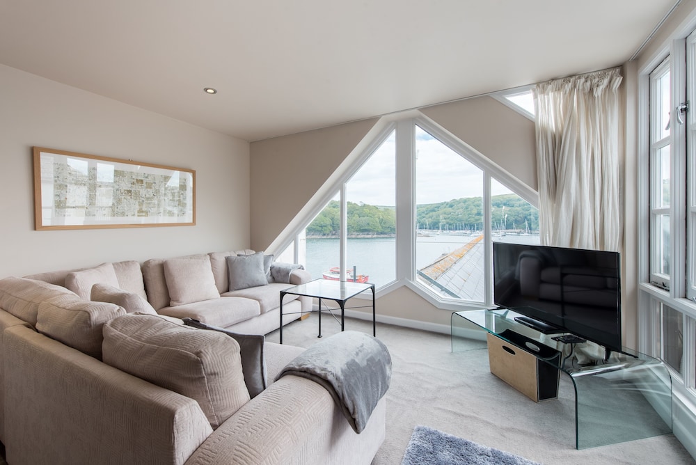 The Old Quay House Hotel 25/50
