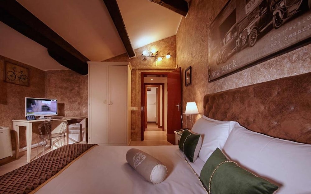 PANORAMIC, TRIPLE, ATTIC