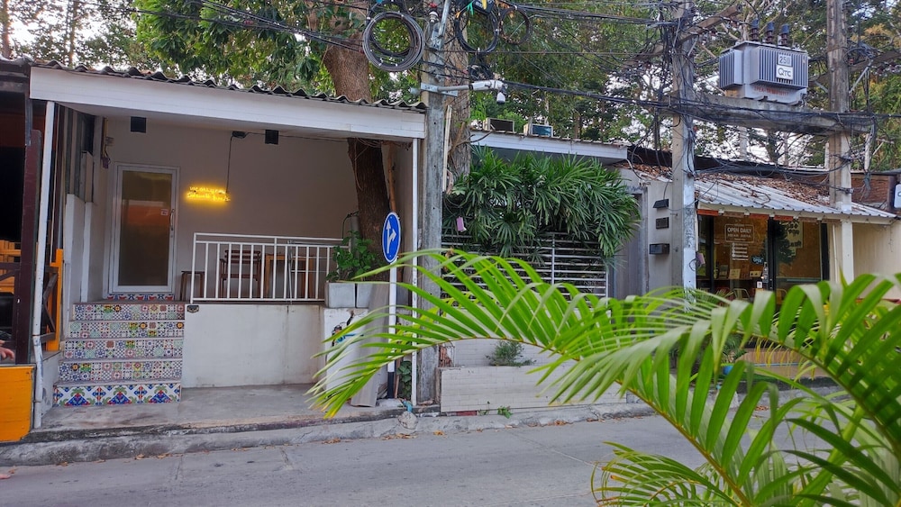 Side Walk Boutique Hotel 2/50