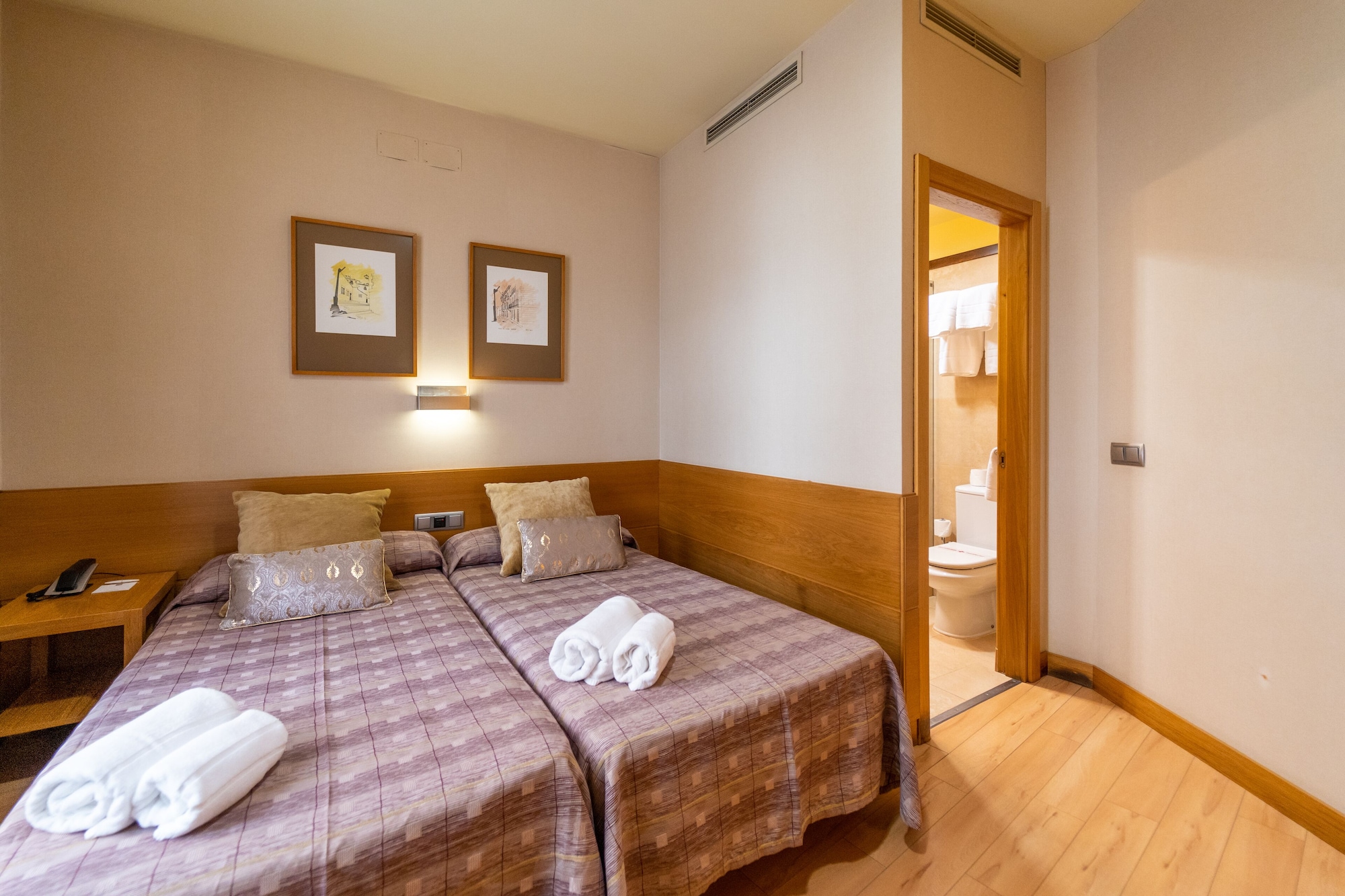 CITY, DOUBLE BED