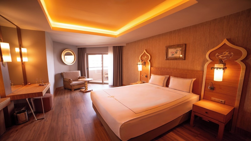 Royal Dragon Hotel 9/50