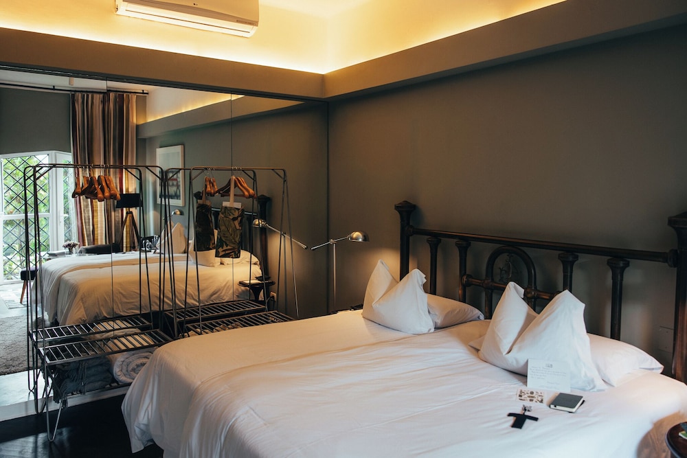CHARMING, SUPERIOR, QUEEN BED, GARDEN VIEW
