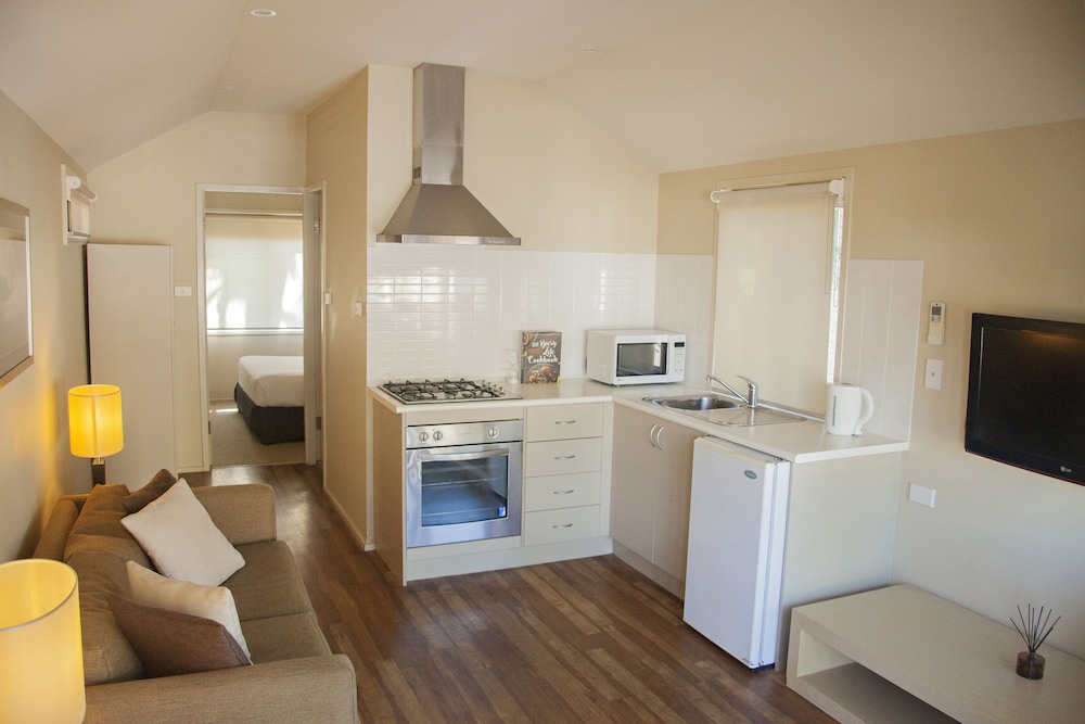 Nepean Shores Riverside Resort & Conference Centre 30/45