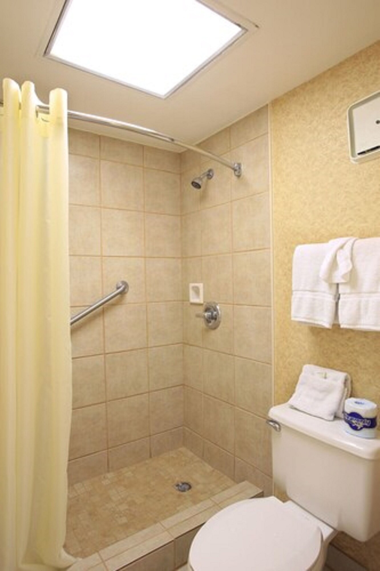 غرفة بسريرين مزدوجين، Plaza Inn 3/3