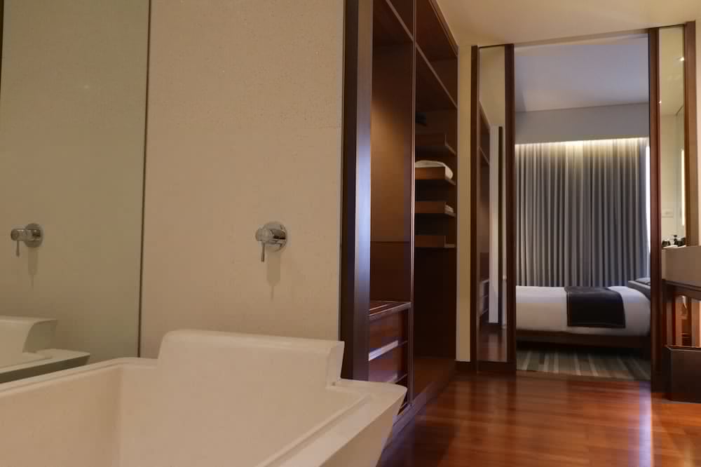 HANSAR BANGKOK 27/83