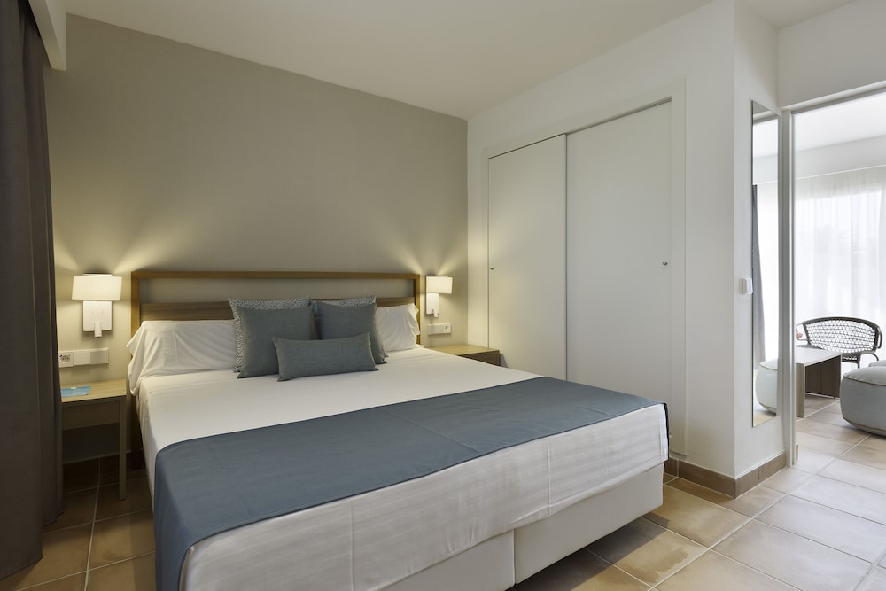My Favorite Club, Suite, Single, Queen Bed, Garden View, Private Pool