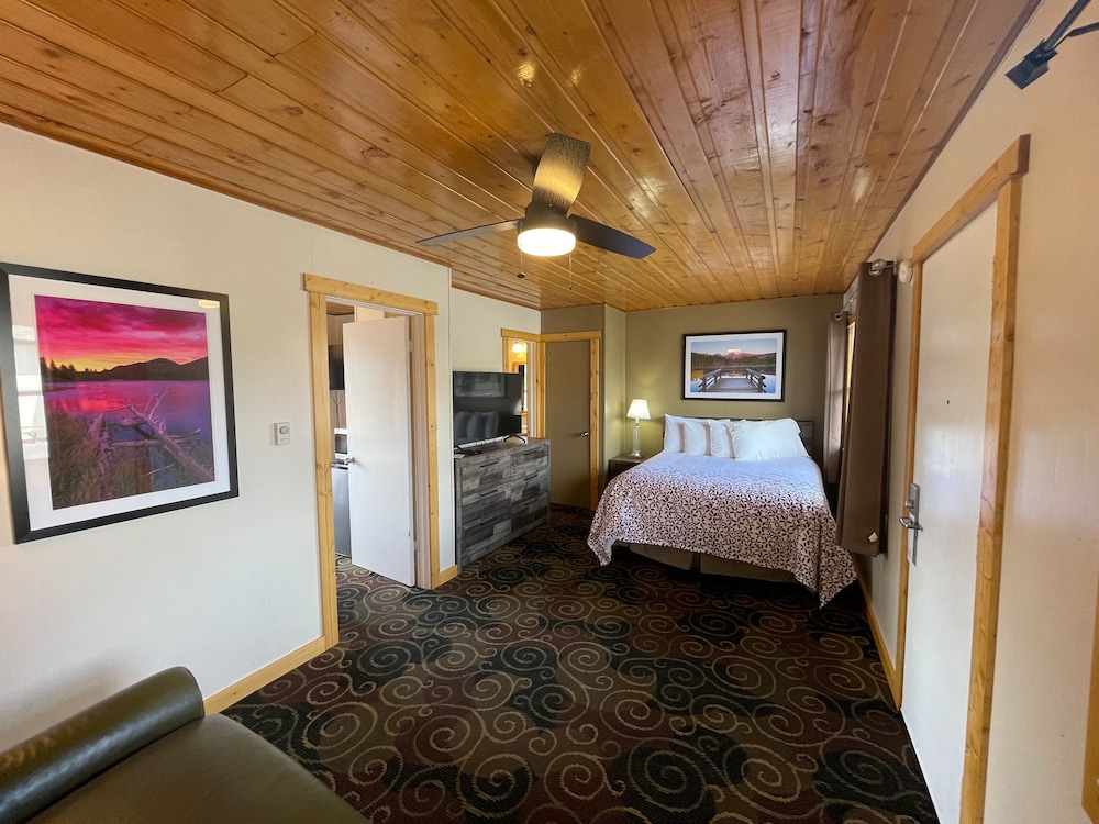 Estes Mountain Inn 27/70
