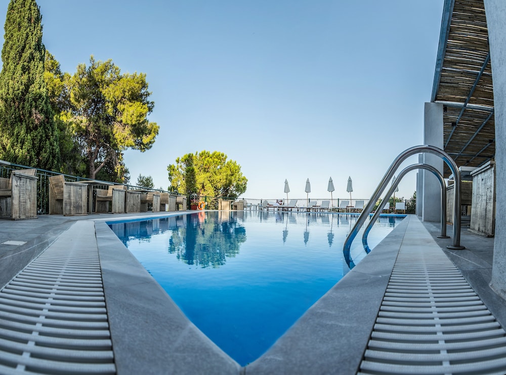 ALIKI HOTEL 51/76