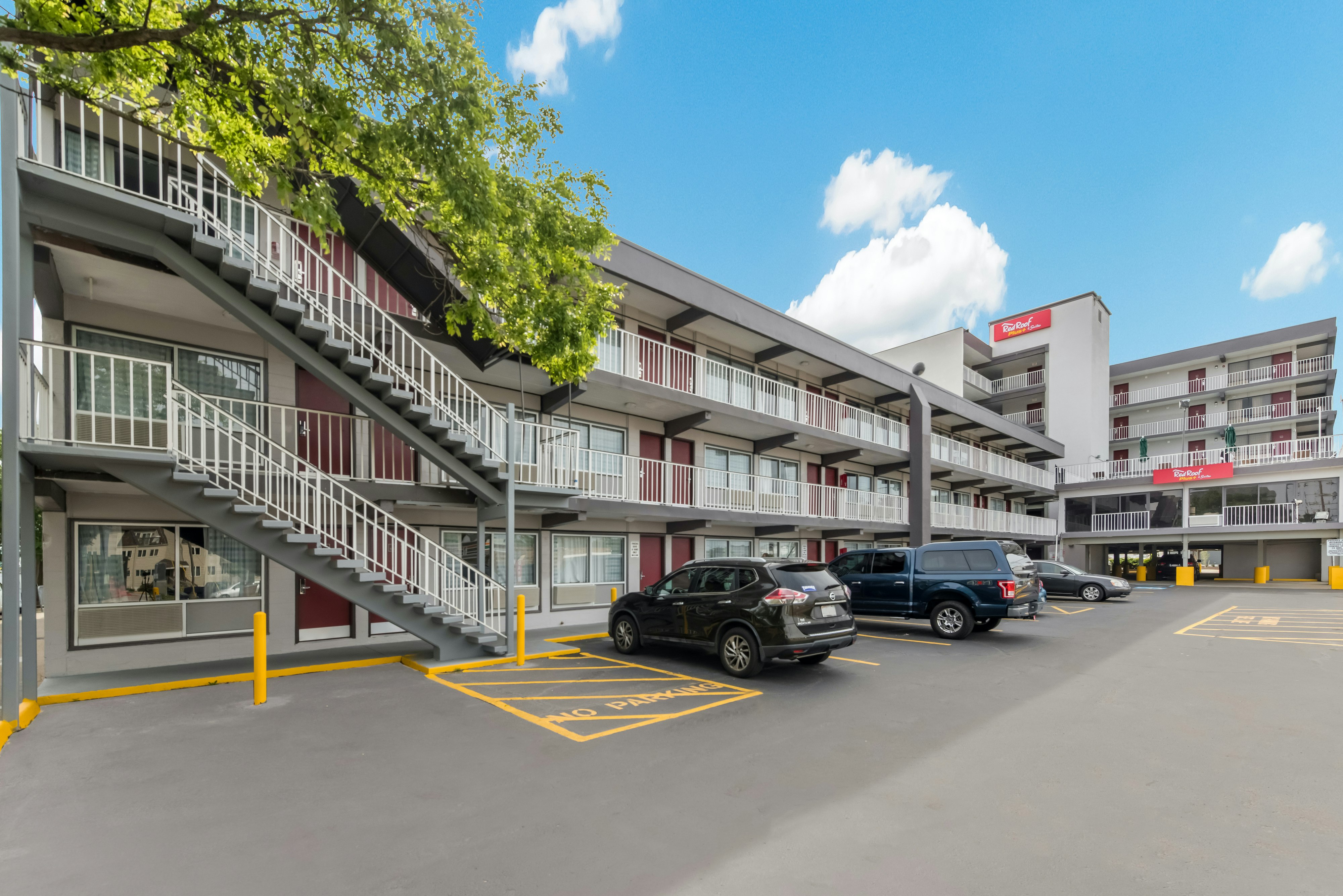 Red Roof PLUS+ & Suites Virginia Beach - Seaside 39/45