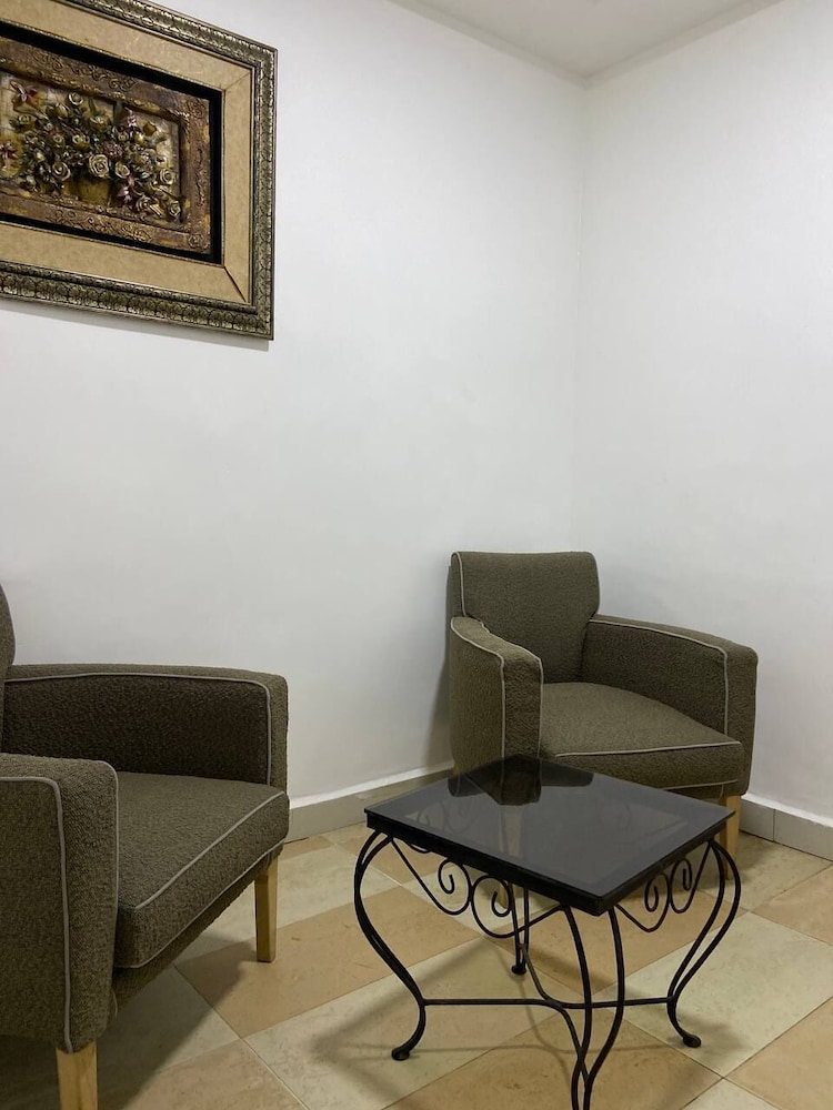 Solitude Hotel Yaba 25/50