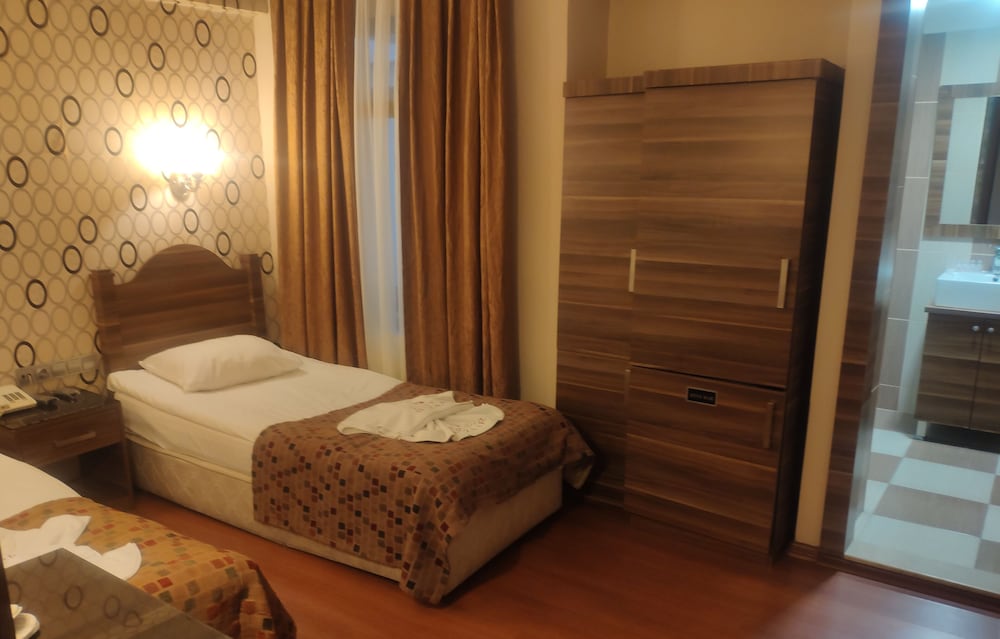 Hotel Bazaar 7/47