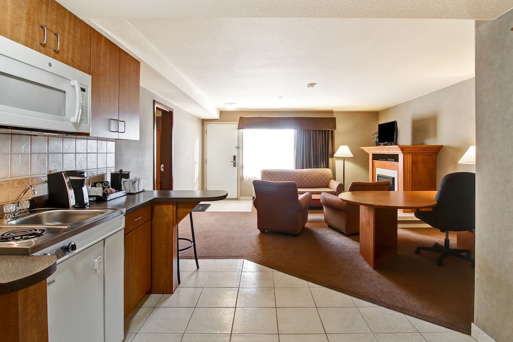 Ramada by Wyndham Ponoka 30/39
