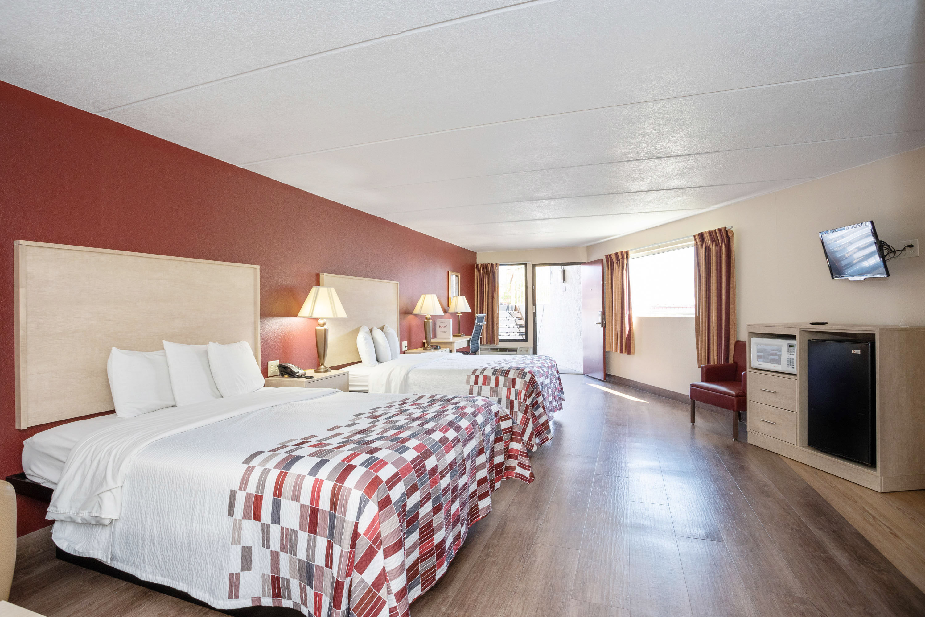 Suite, 1 Single and 2 Queen Beds