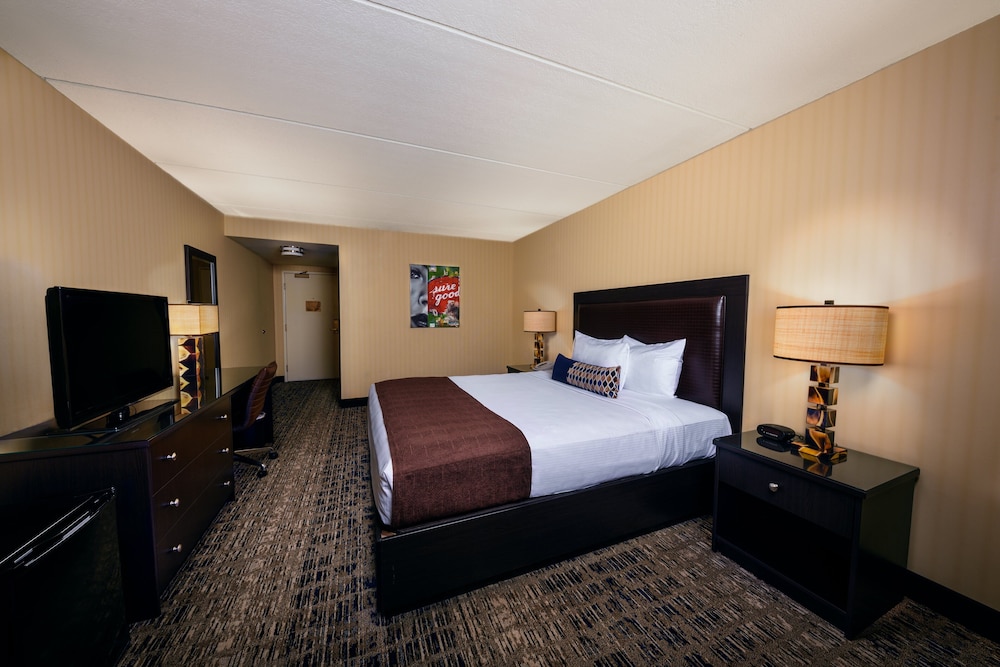 DELUXE, KING BED