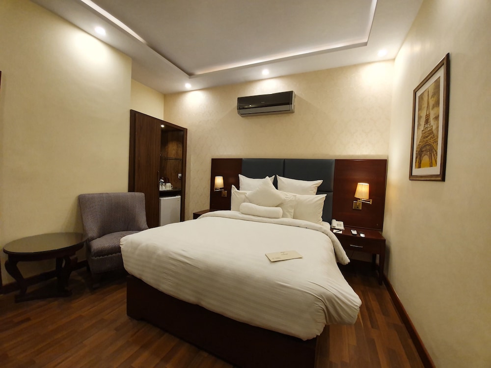 S Chalet Multan 13/44