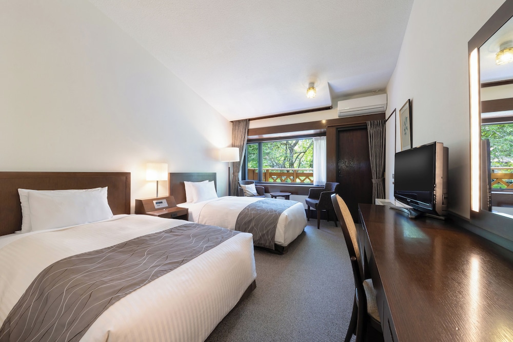 Yatsugatake Kogen Lodge 10/55