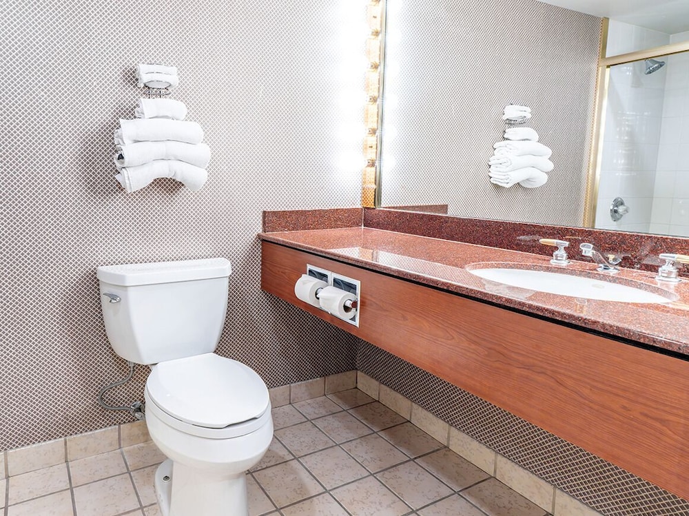 جناح بسريرين كوين، Rio Hotel & Casino - Masquerade Tower 4/6